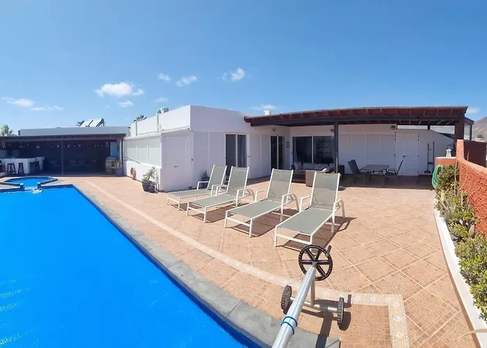 Villa Extremely Private Villa, Heated Pool & Jacuzzi, Pool Wet Bar, Great Views. Playa Blanca (Lanzarote)